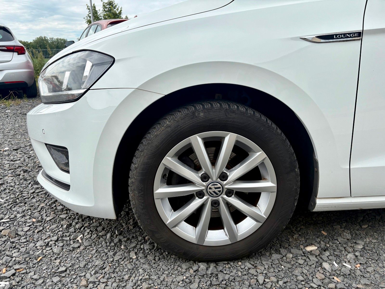 Fahrzeugabbildung Volkswagen Golf Sportsvan VII 1.6 TDI Lounge Navi PDC SHZ