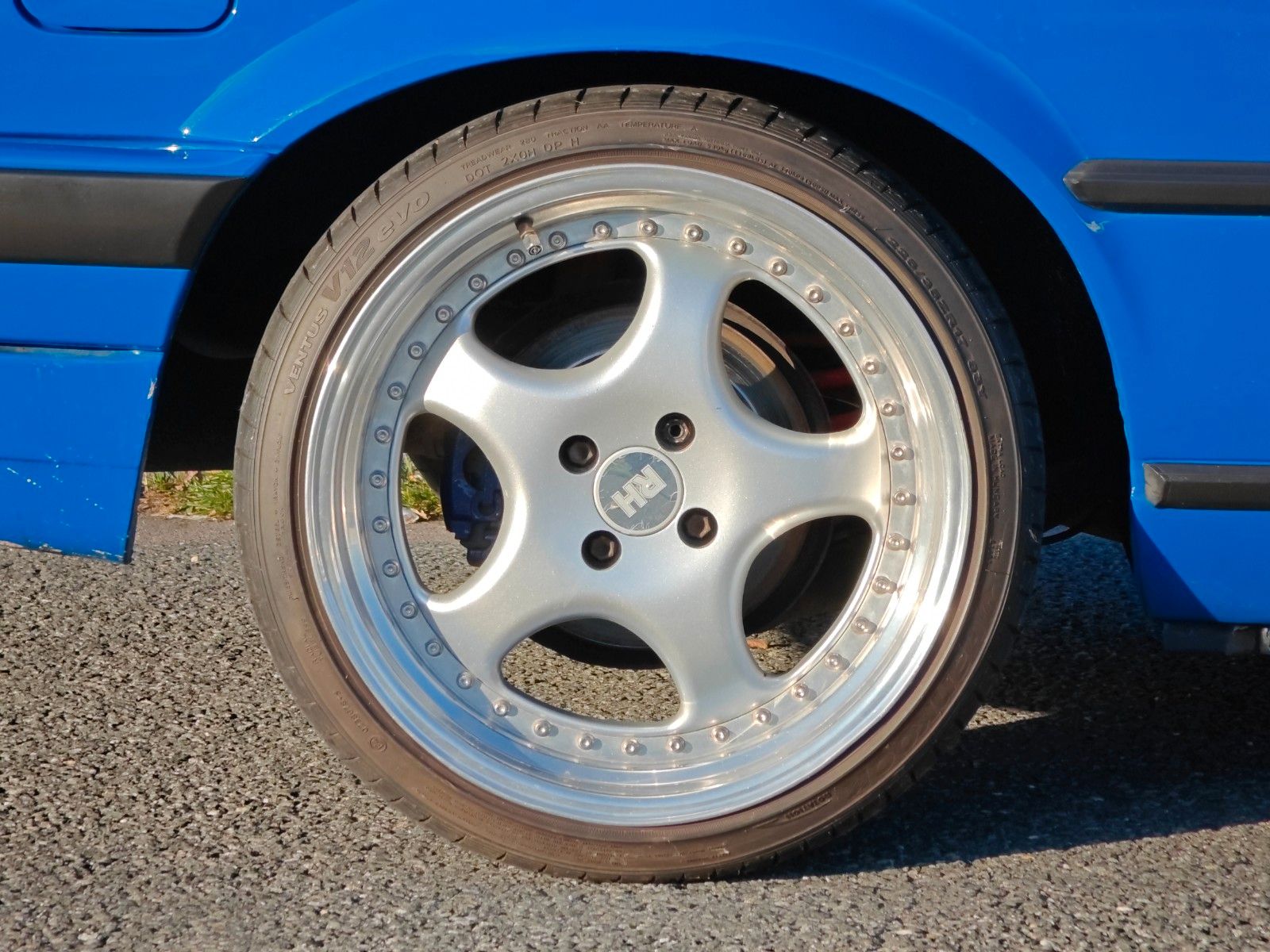 Fahrzeugabbildung BMW 318i Cabrio E30 - Lack NEU, Verdeck NEU