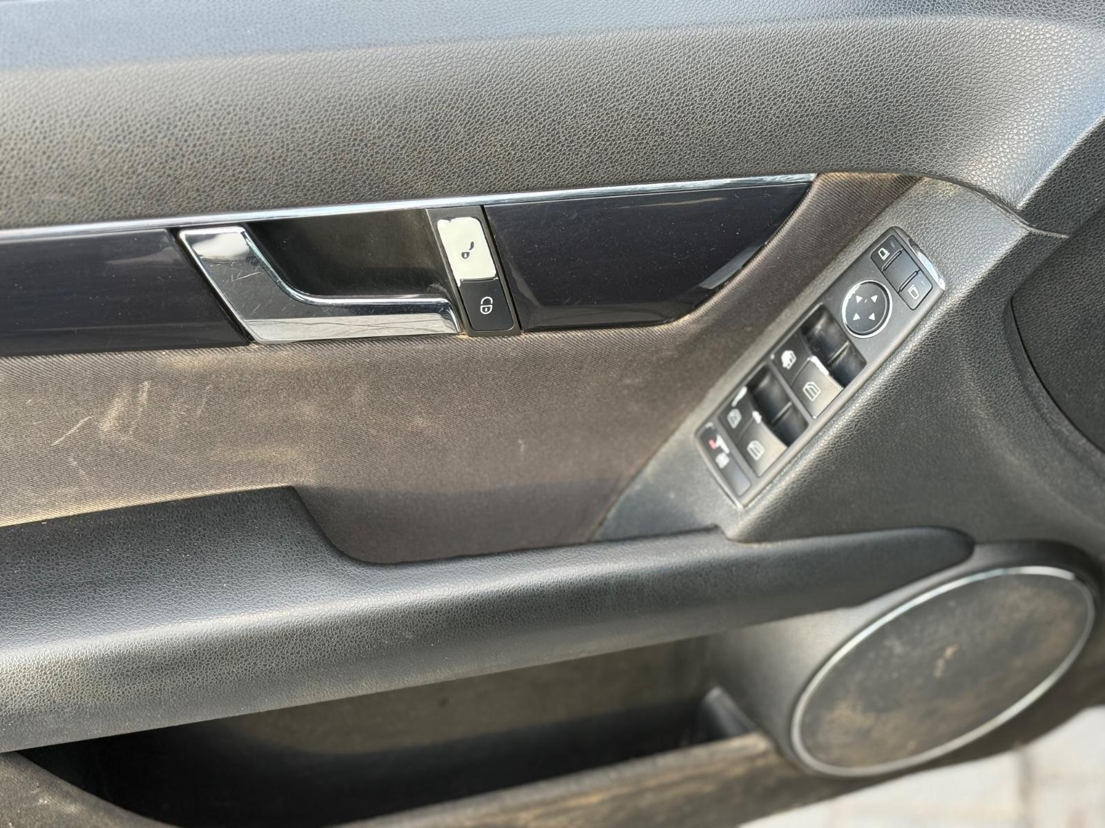 Mercedes-Benz C180 2009 — photo 10