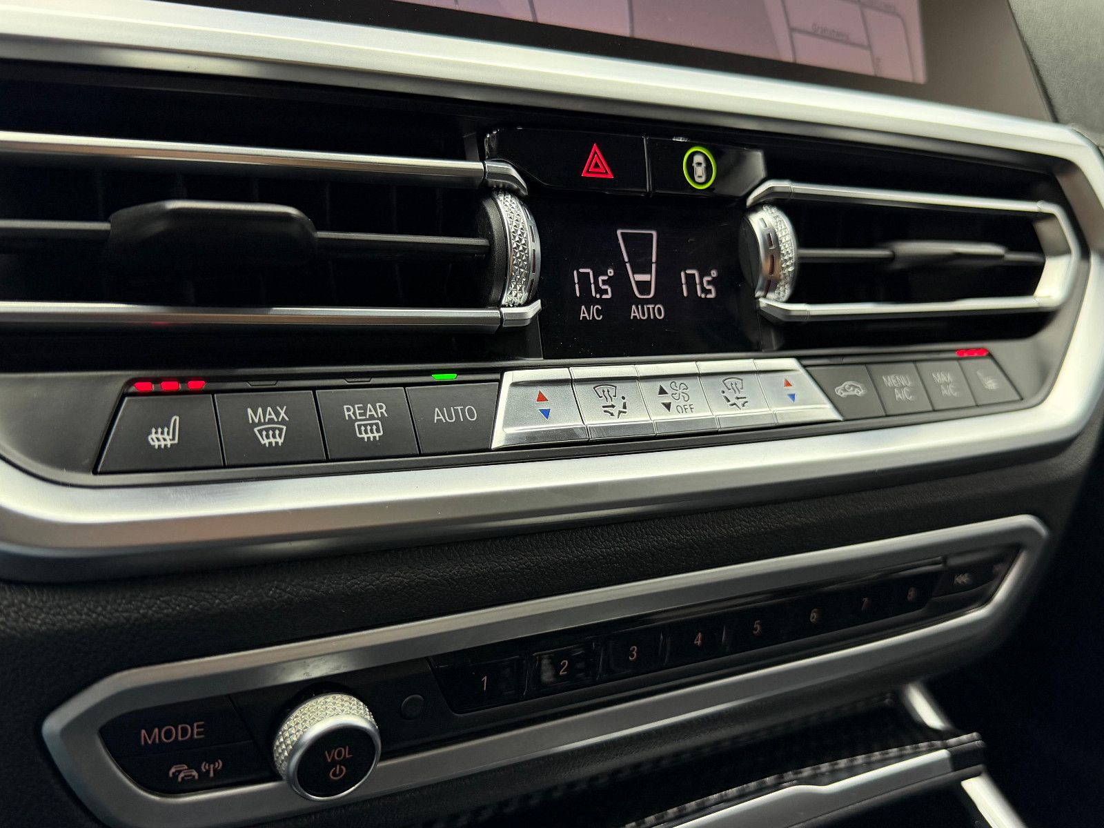 Fahrzeugabbildung BMW 330i LIMOUSINE/SPORT/LIVE COC/HiFi/AMBIENTE/H&R