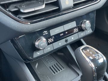 Skoda Kamiq 1.0 TSI DSG Tour *KLIMA*SHZ*AHK*MATRIX*