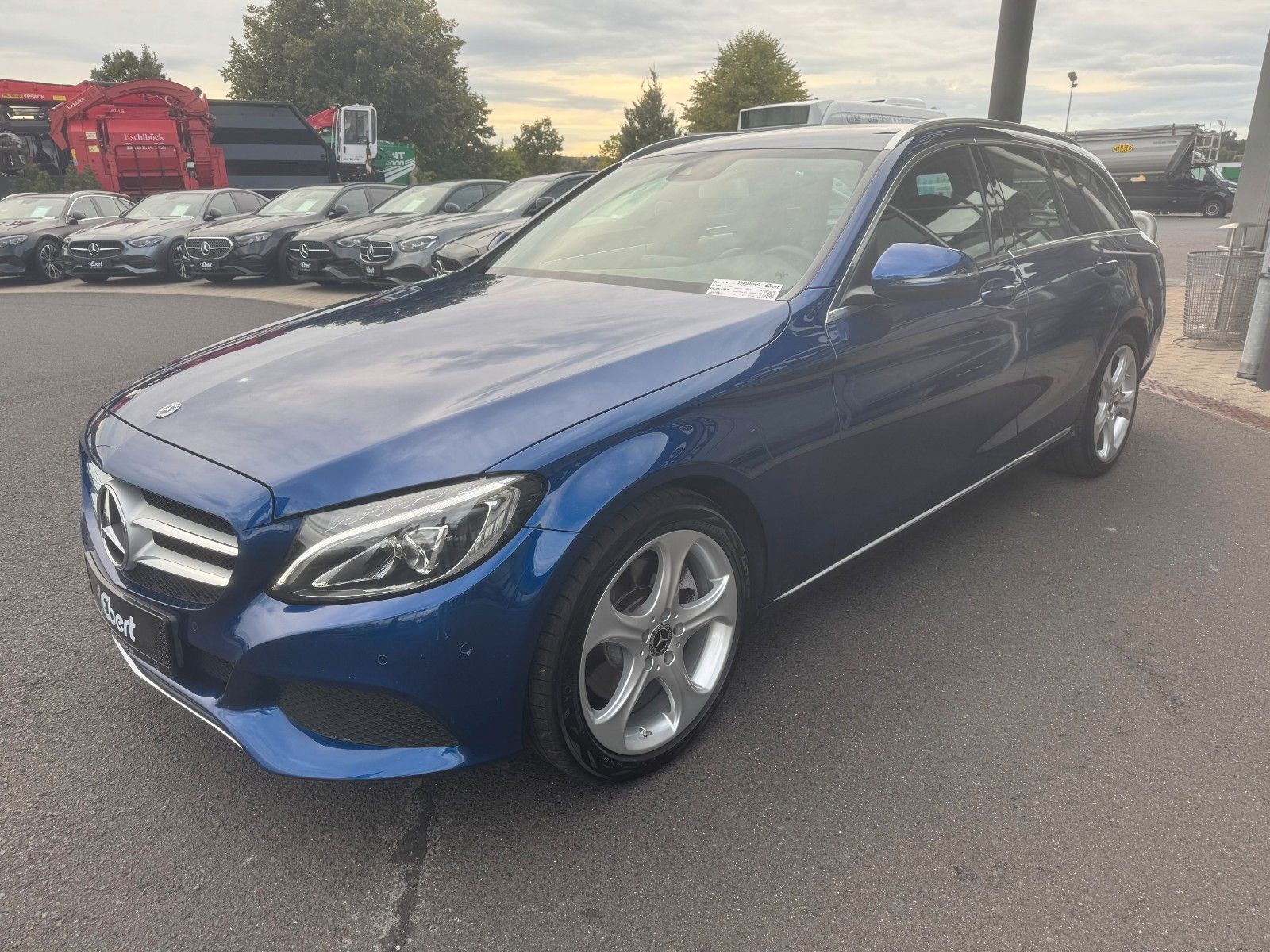 Fahrzeugabbildung Mercedes-Benz C 300 T Avantgarde+Ambiente+LED+IHC+SpiegelP