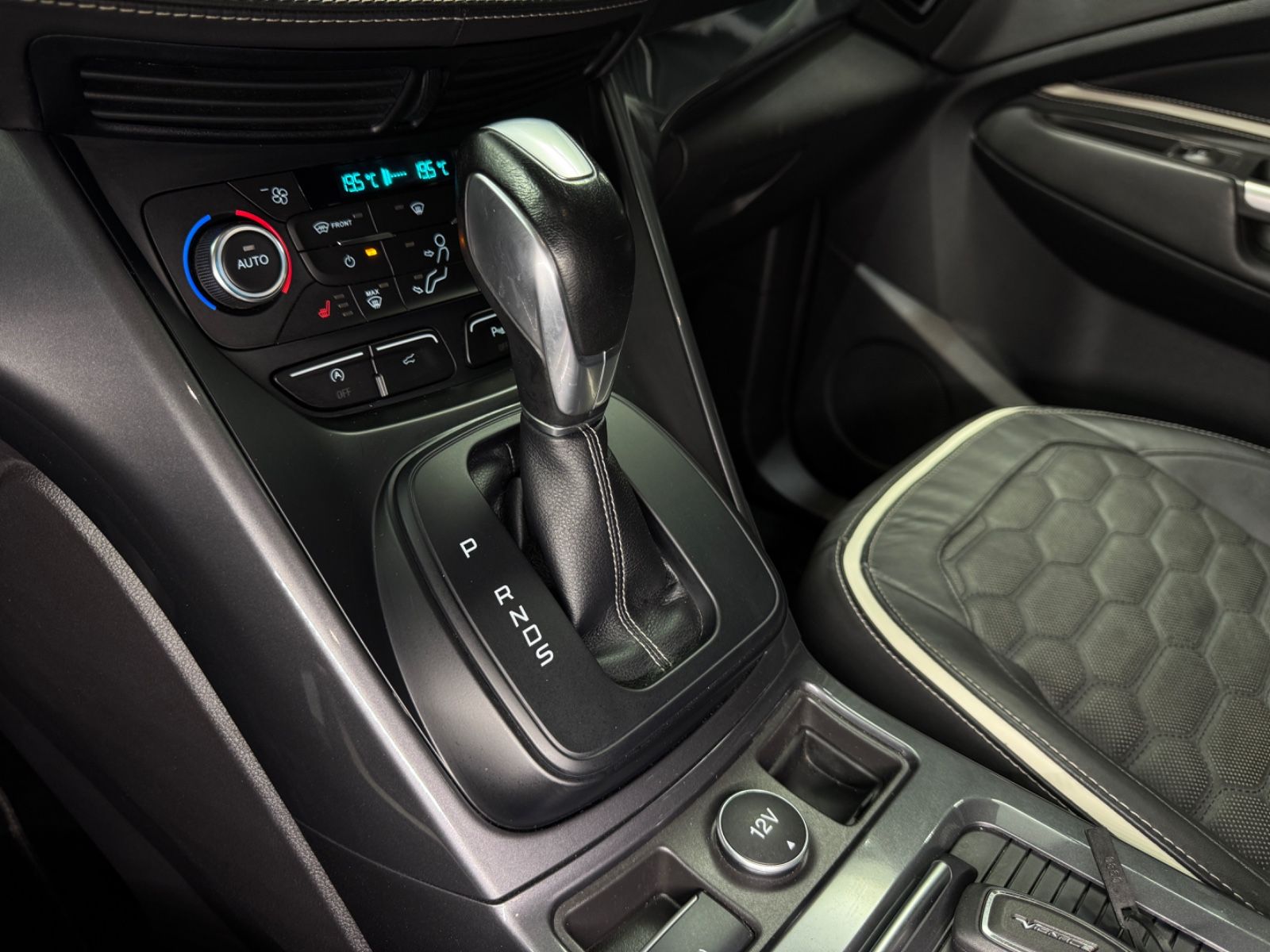 Fahrzeugabbildung Ford Kuga Vignale|SONY|AHK|NAVI|LEDER