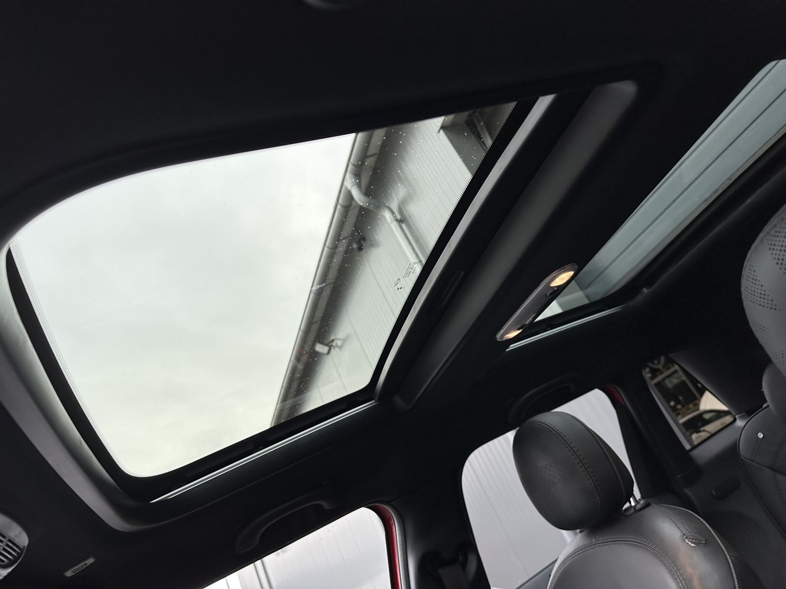 Fahrzeugabbildung MINI Cooper 5-Türer Aut. NAV+LED+PANO+17ZOLL+SHZ+1HD