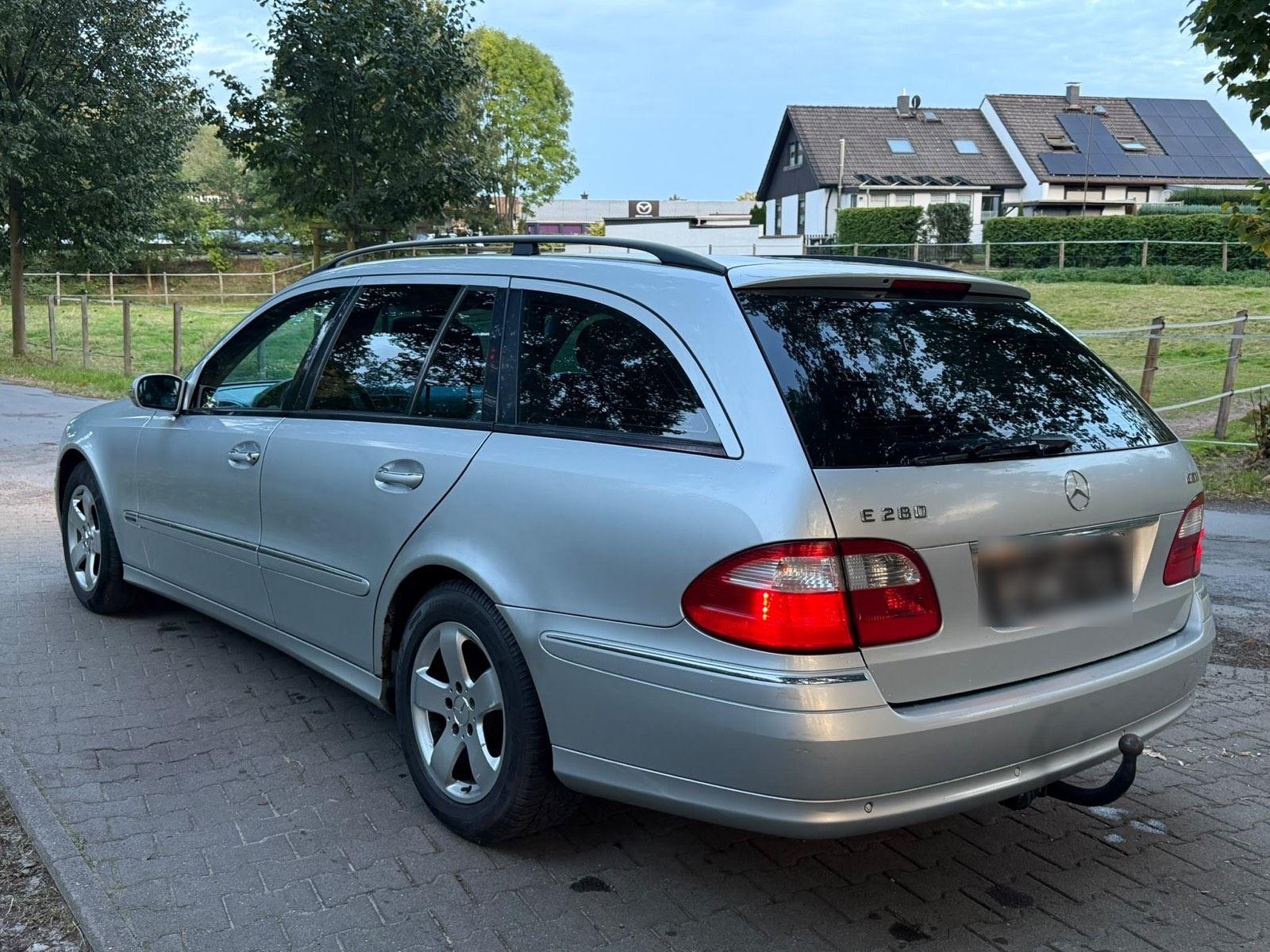 Mercedes-Benz E280 2005 — interior