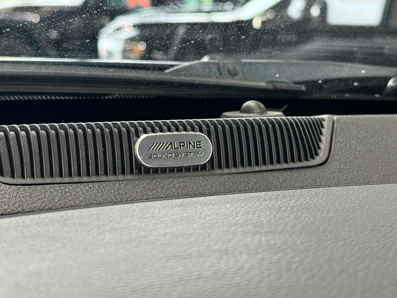 Fahrzeugabbildung Dodge RAM 5,7 Laramie Crew Cab LPG DVD RAM BOX 1.Hand
