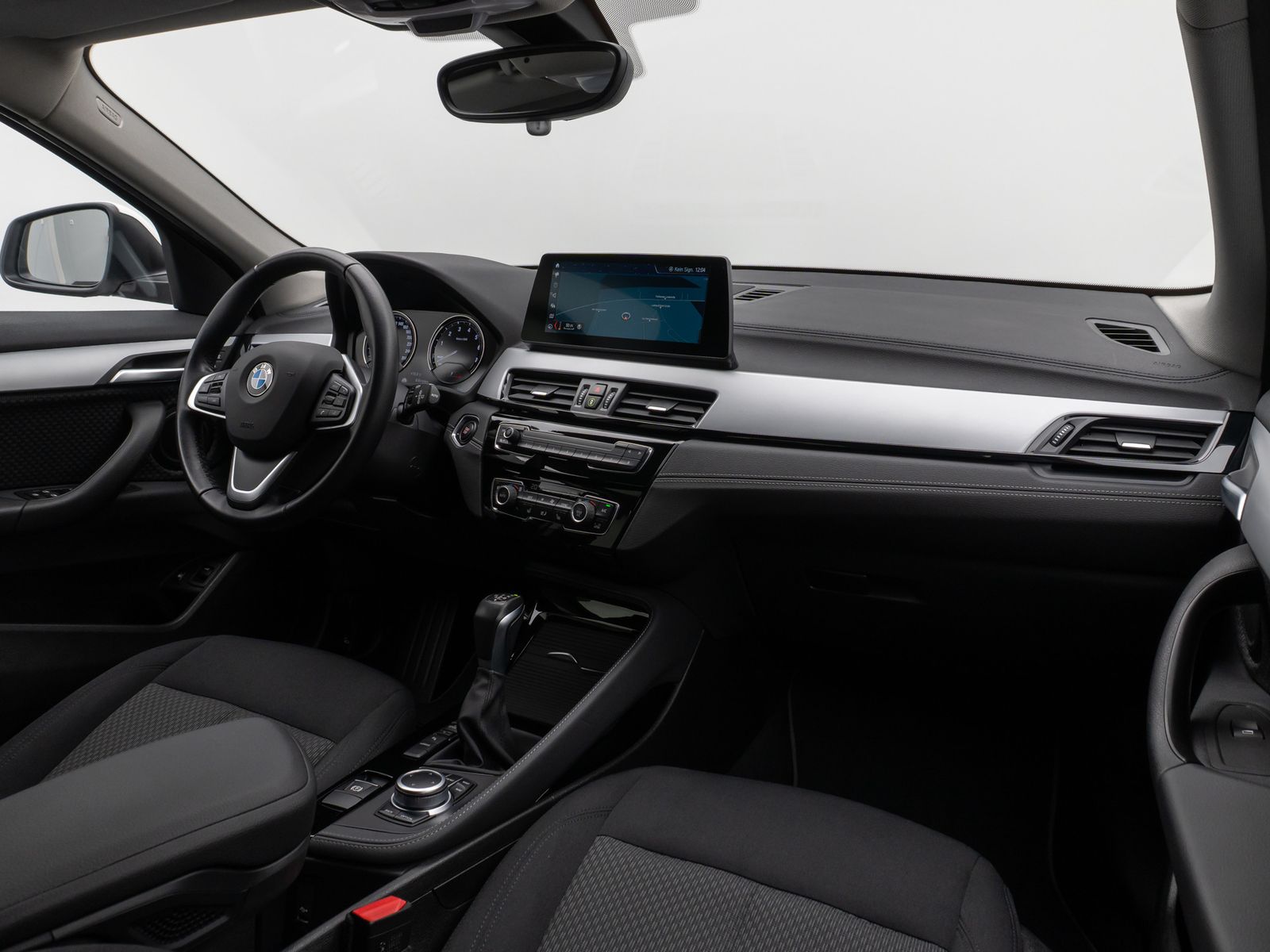 Fahrzeugabbildung BMW X2 xD25e Kamera HUD DAB HiFi Navi+Komfort Alarm