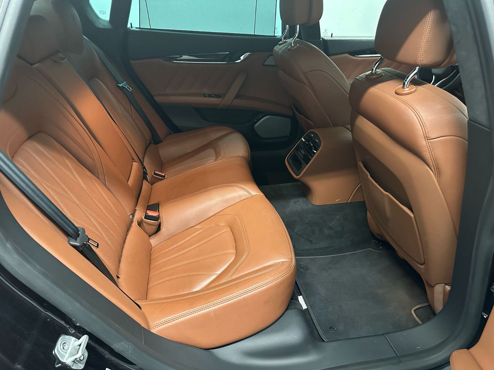 Fahrzeugabbildung Maserati Quattroporte S Q4 *SKYHOOK*B&W*SOFTCL.*KEYLESS*