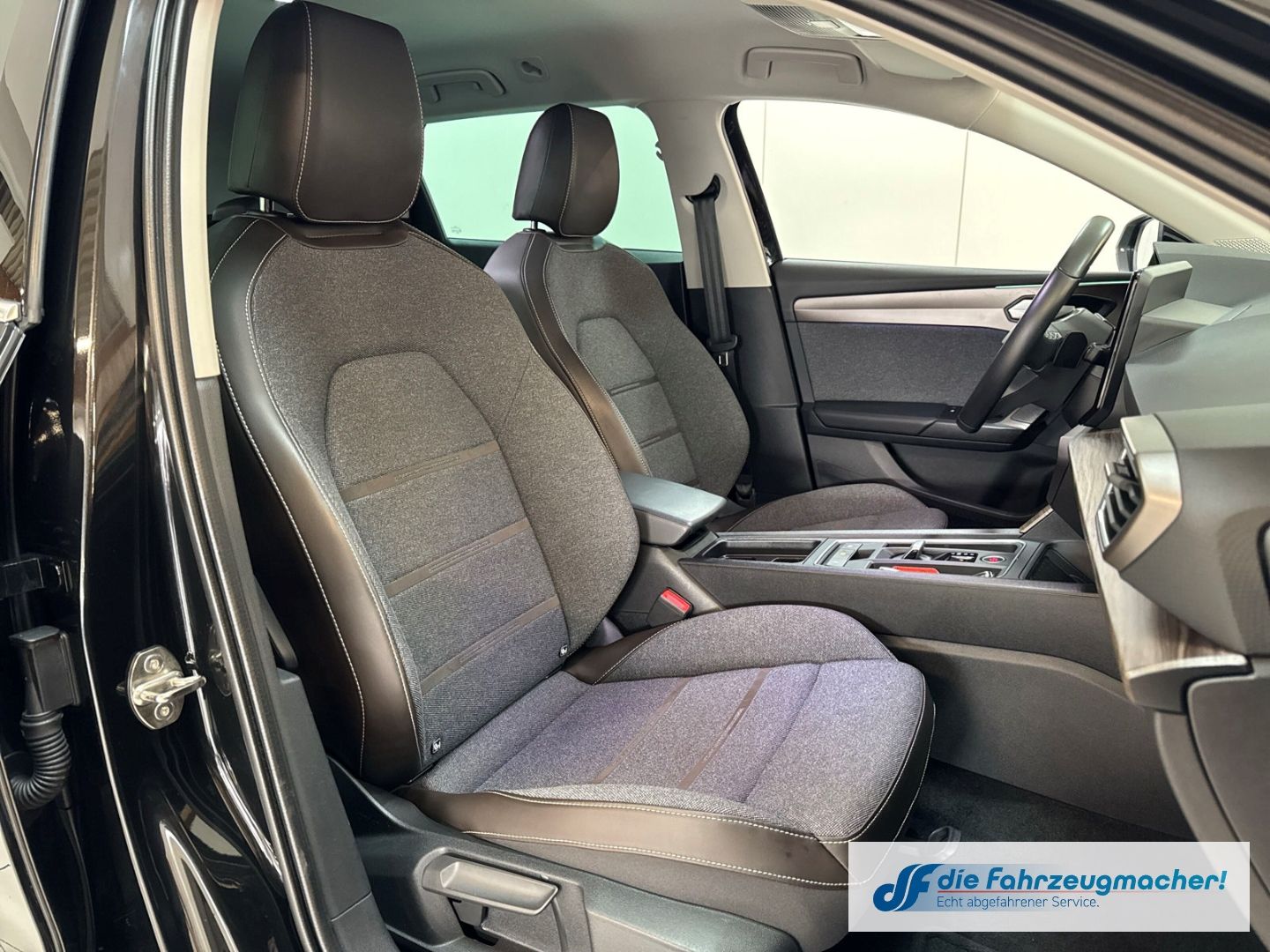 Fahrzeugabbildung SEAT Leon Sportstourer Xcellence e-HYBRID Navi Digita