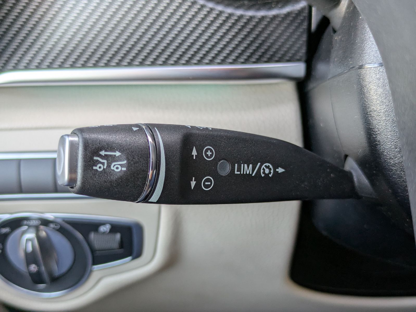 Fahrzeugabbildung Mercedes-Benz V 300 d 4MATIC AMG lang PANO*LED*LEDER*DISTR.