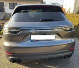 Porsche Cayenne E-Hybrid - - Porsche Cayenne mit Hybrid-Antrieb: Massagesitze