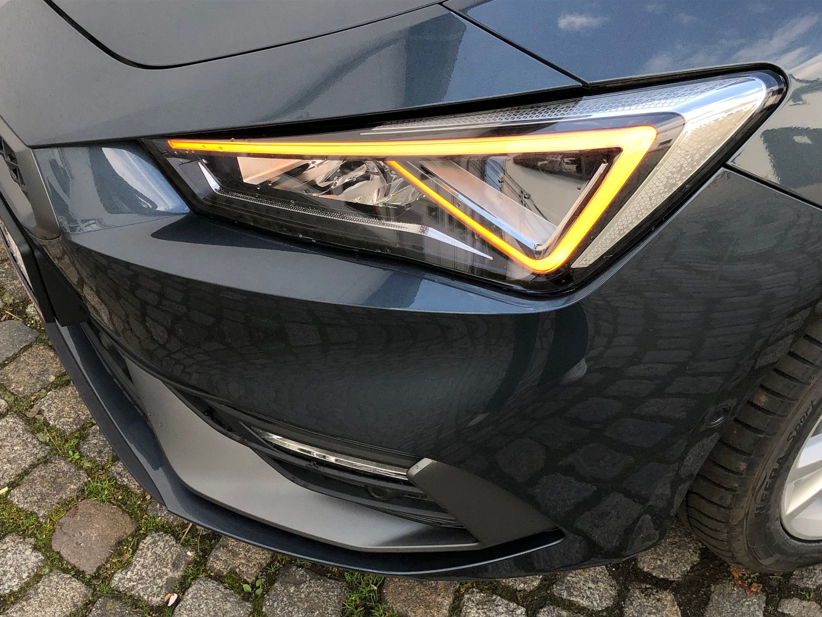 Fahrzeugabbildung SEAT Leon Sportstourer 1,5 eTSI  FR DSG