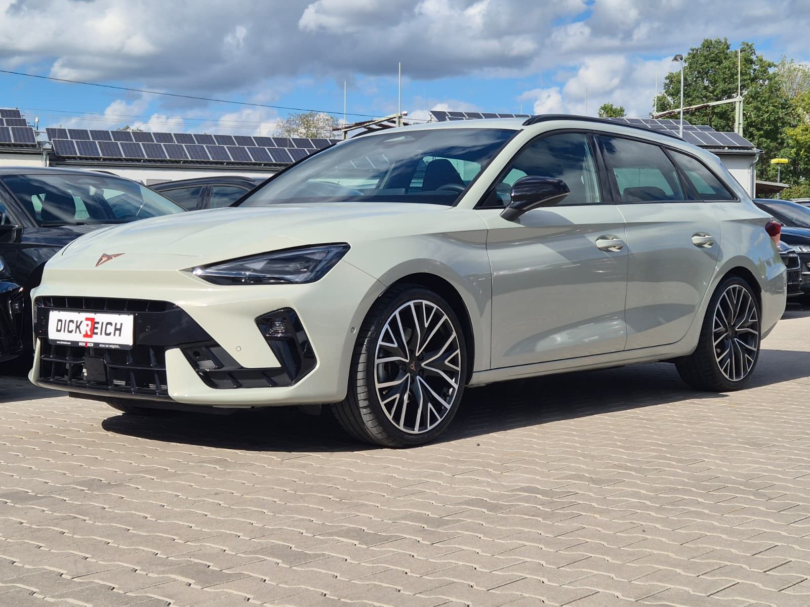 Fahrzeugabbildung CUPRA Leon 1.5 eTSI PANO*DCC*MATRIX*DINAMICA*AHK*5JG.