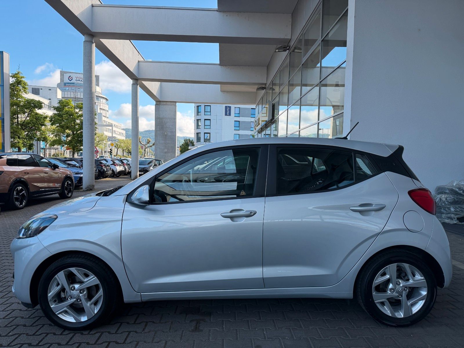 Fahrzeugabbildung Hyundai i10 1.2 Trend SHZ,PDC,AUT,DynLicht,FLA,LM,SpurH