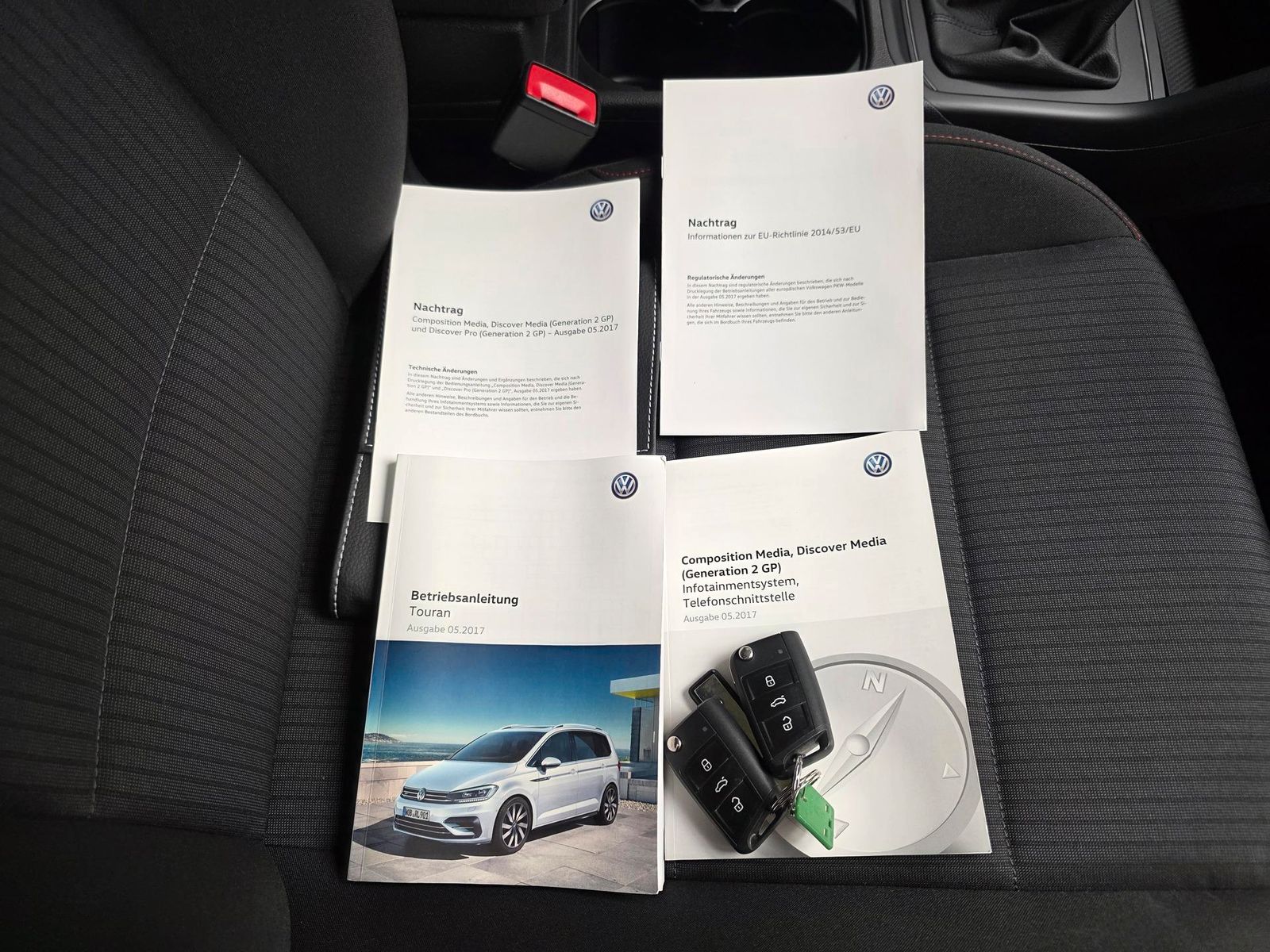 Fahrzeugabbildung Volkswagen Touran 1.4 TSI Sound/1.Hd/Navi/LED/Pano/ACC