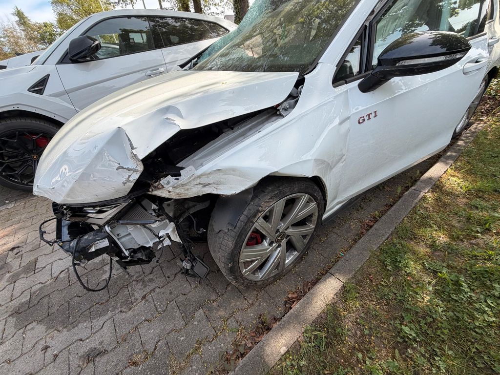 VW Golf VIII GTI/HARMAN KARDON/ BUSINESS PAKET VW Golf VIII GTI/HARMAN KARDON/ BUSINESS PAKET