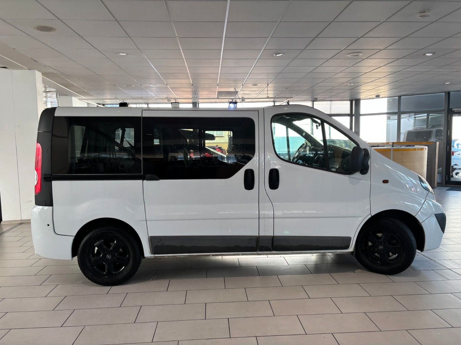 Fahrzeugabbildung Opel Vivaro 2.0D Kombi L1H1 9-SITZE/KLIMA/ALU/SolarPr
