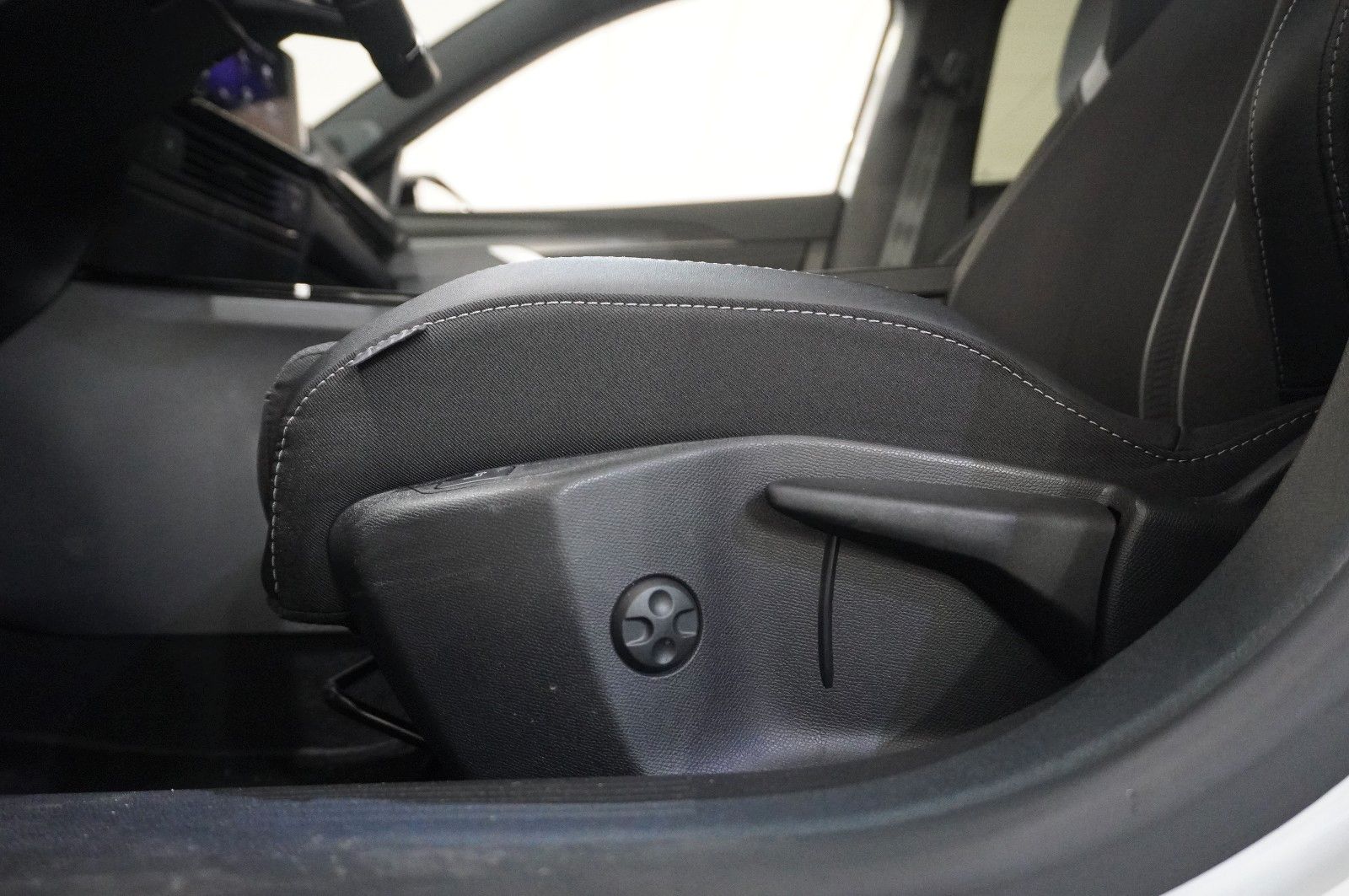 Fahrzeugabbildung Opel Astra L Lim. 1.2T GS LINE NAVI/LED/360°/SH/VIRT.