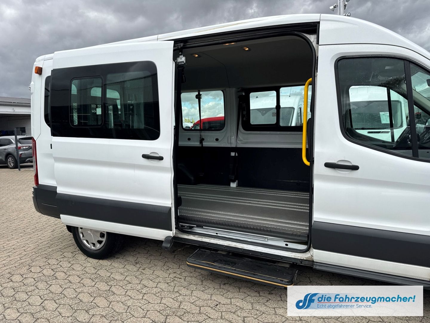 Fahrzeugabbildung Ford Transit Kombi 350 L3 Trend 2.2 TDCi DPF *7211 *K