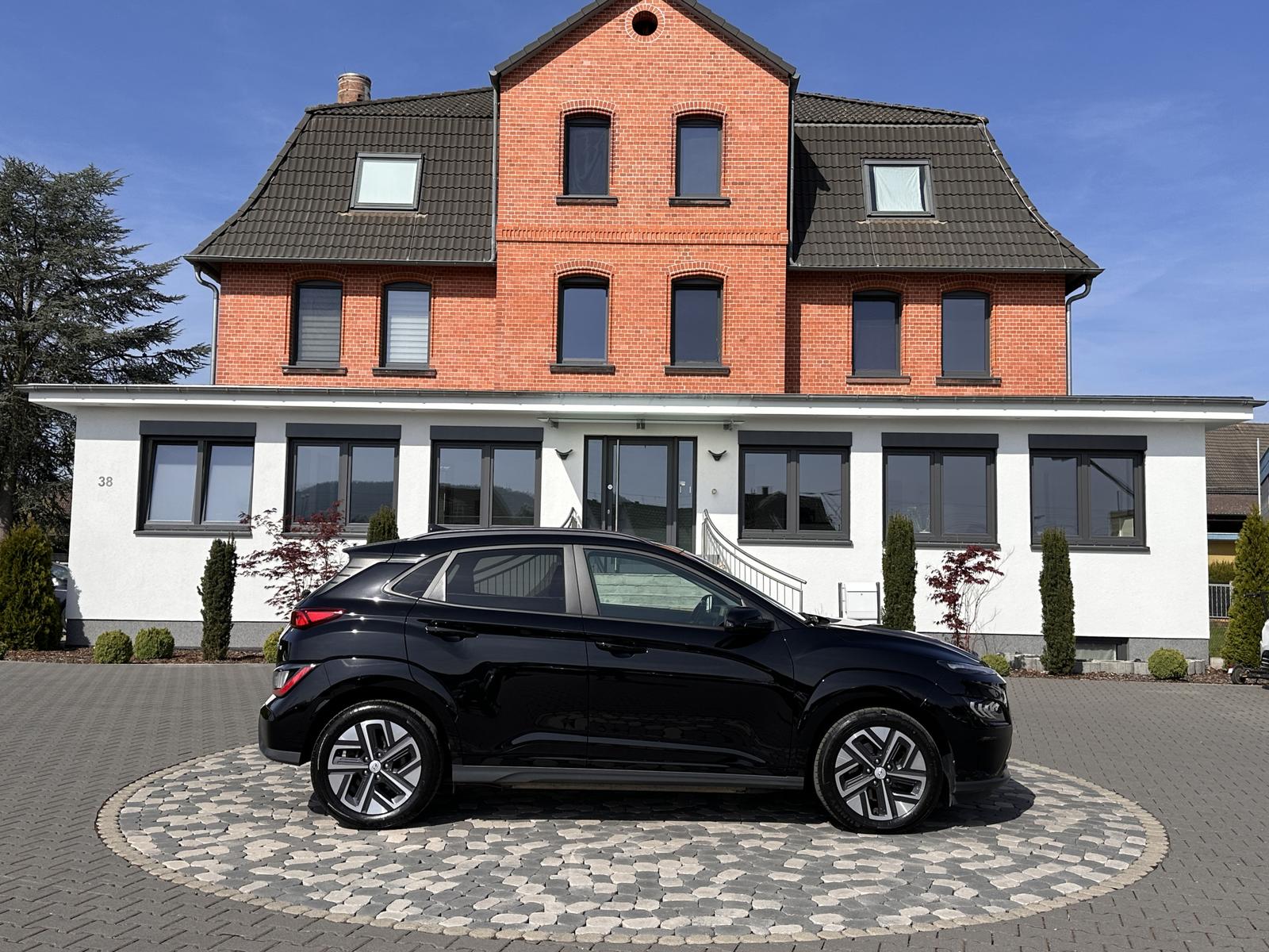 Hyundai Kona Elektro Trend LED ACC NAV KRELL WÄMPU 64KWh