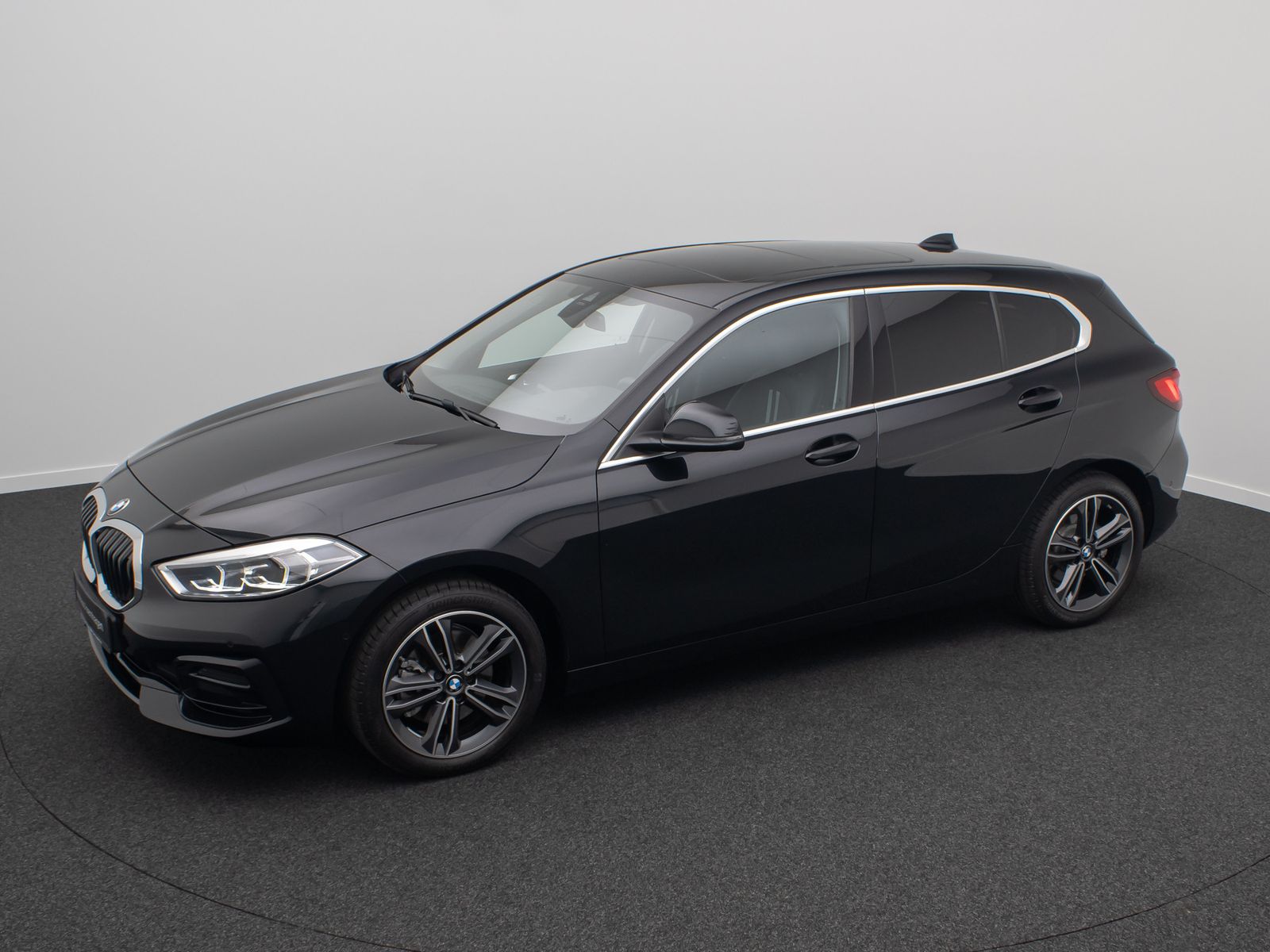 Fahrzeugabbildung BMW 118i Sport Line Kamera DAB Lenkradhzng Panorama