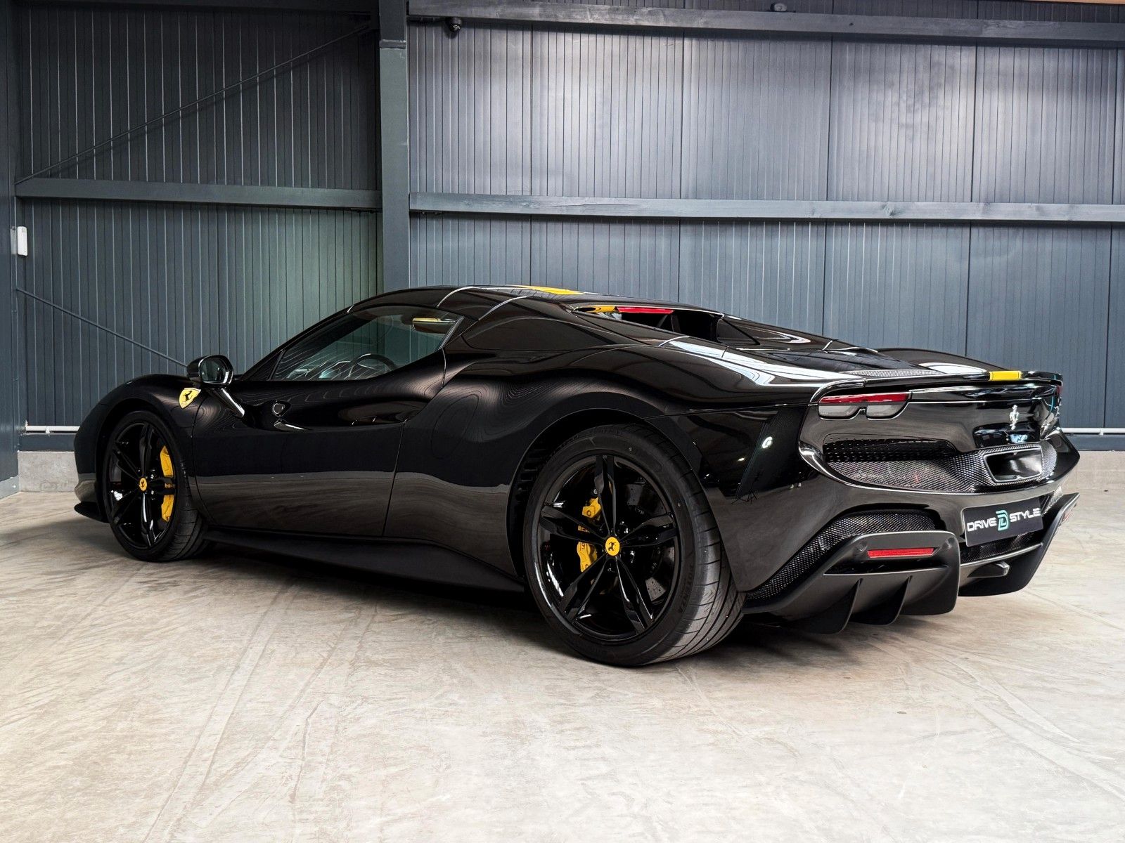 Fahrzeugabbildung Ferrari 296 GTS + Nero Extracampione + Racing Seats