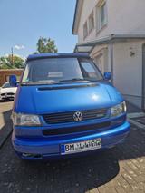 Volkswagen T4 California - blaue Volkswagen T4 California