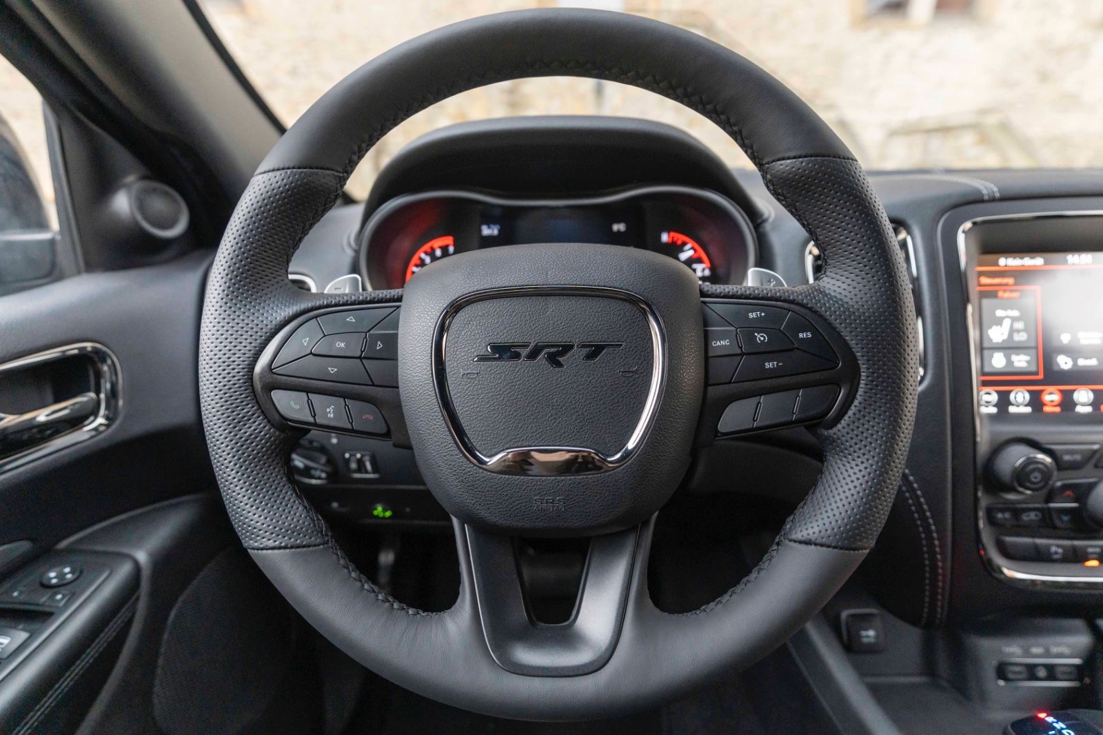 Fahrzeugabbildung Dodge Durango 5,7L LPG AWD CARPLAY LED NAV KAM ALPINE