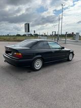 BMW E36 320i Coupe  - BMW 320 aus 1995: Coupe