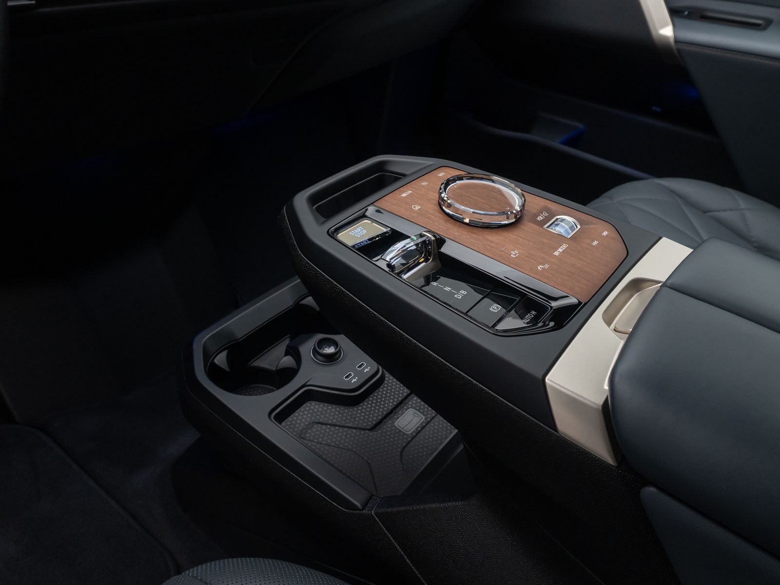 Fahrzeugabbildung BMW iX xD40 Sportpaket ACC 360° Laser SkyLounge 22"