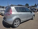 Renault Scenic III 1.9 DCi Dynamique Navi + Panorama - Renault Scenic mit Diesel-Antrieb: 1.9