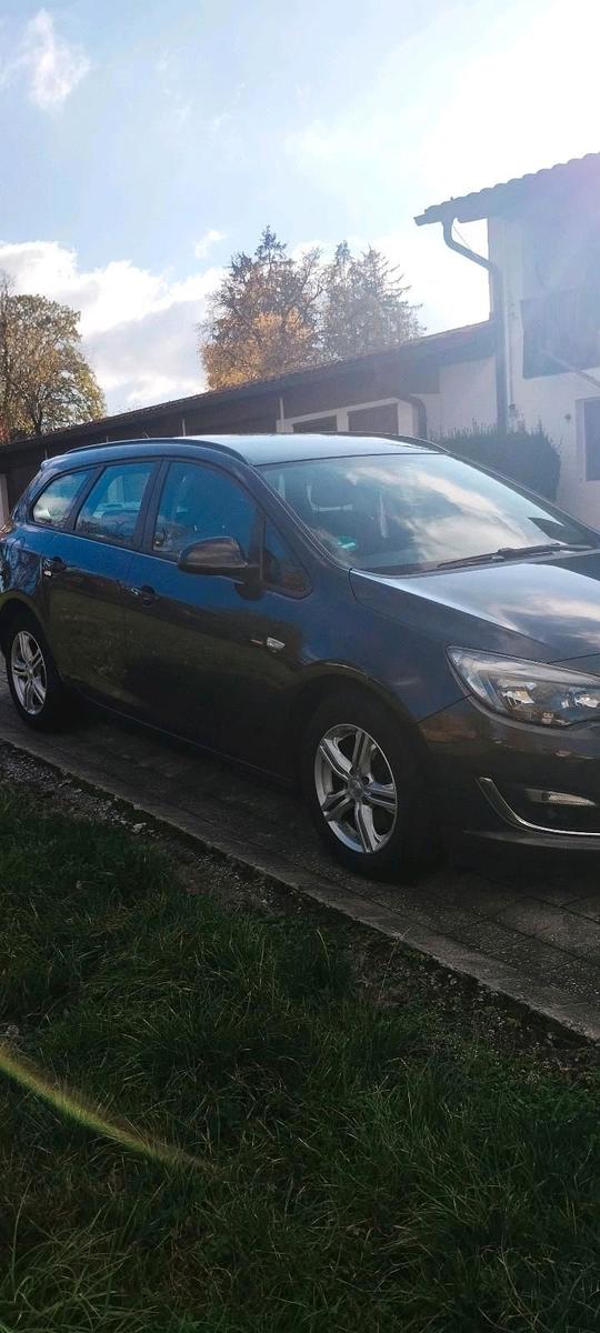 Opel Astra 2013 — photo 7
