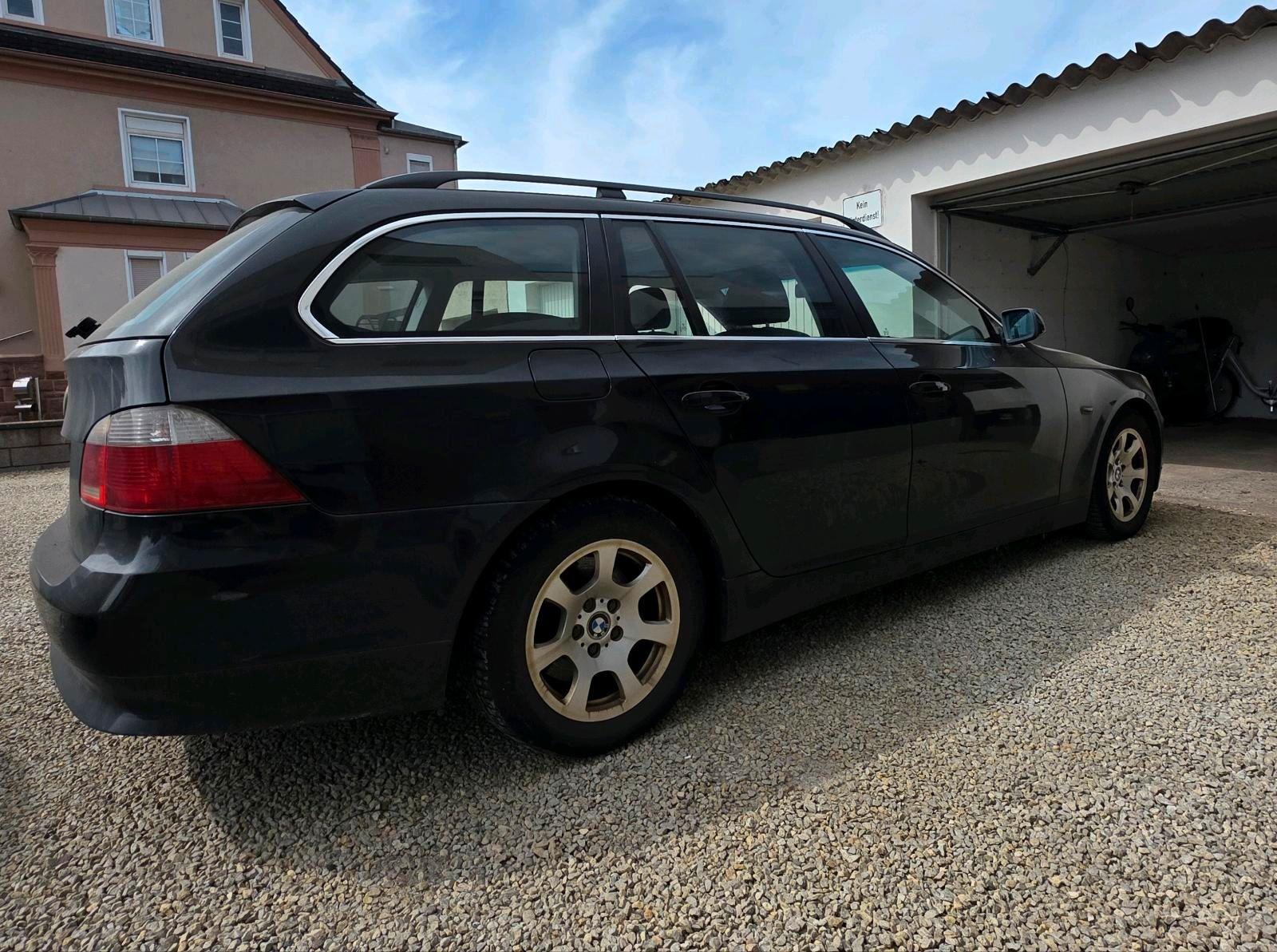 BMW 523 2005 — вигляд ззаду