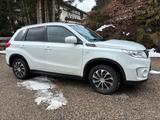 Suzuki Vitara ALLGRIP Allrad | 8-fach bereift - Suzuki Vitara mit Anhängerkupplung