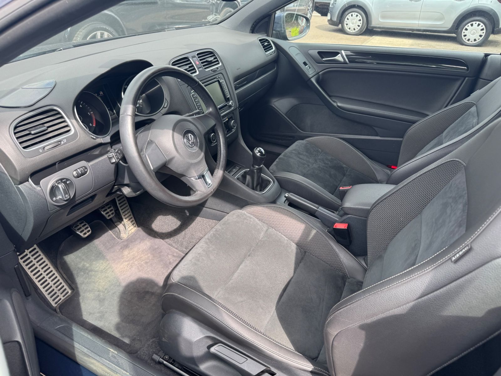 Fahrzeugabbildung Volkswagen Golf VI Cabriolet Leder+Navi+Bluetooth+Sitzheizu