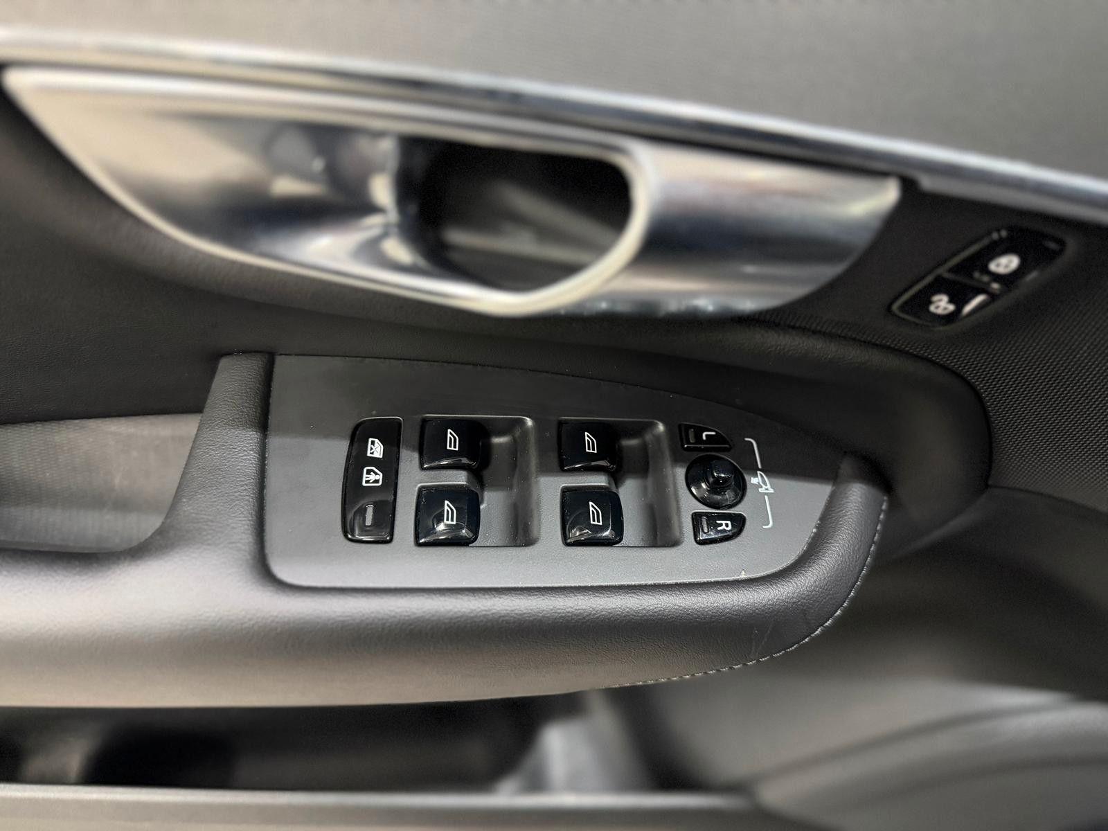 Volvo XC90 T8 Plug-In Hybrid AWD 1.Hand|7 Sitze|Leder