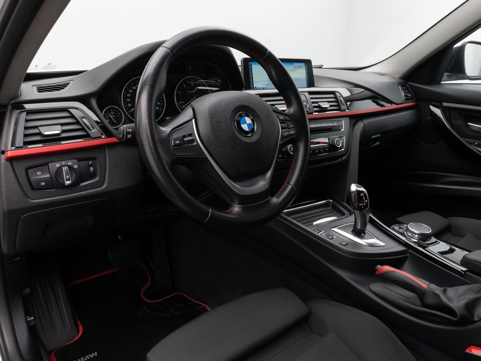 Fahrzeugabbildung BMW 320d Sport Line Xenon NaviPro HUD PDC FernlichtA