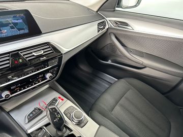 Fahrzeugabbildung BMW 530e iP Kamera Alarm LiveCockpitPlus Sport
