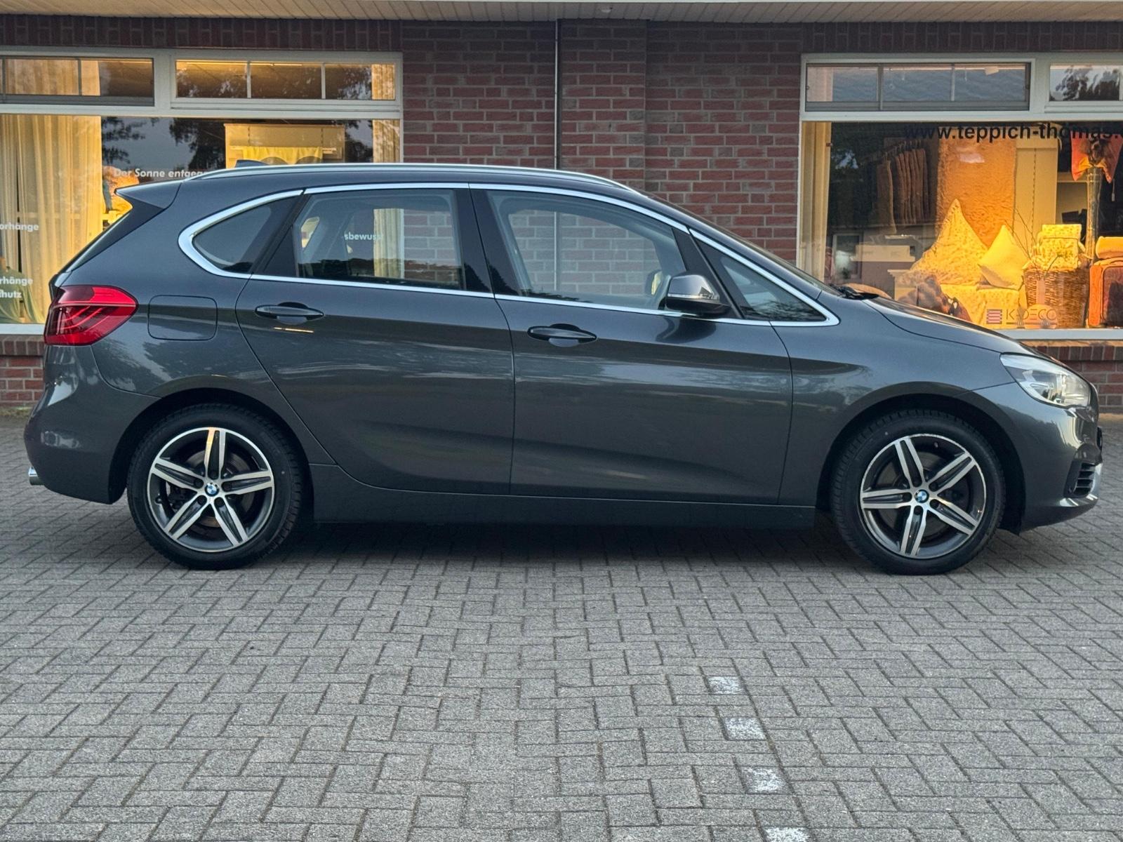 BMW 225i xDrive Sport Line/Pano/AHK/Kamer/H-up/Leder
