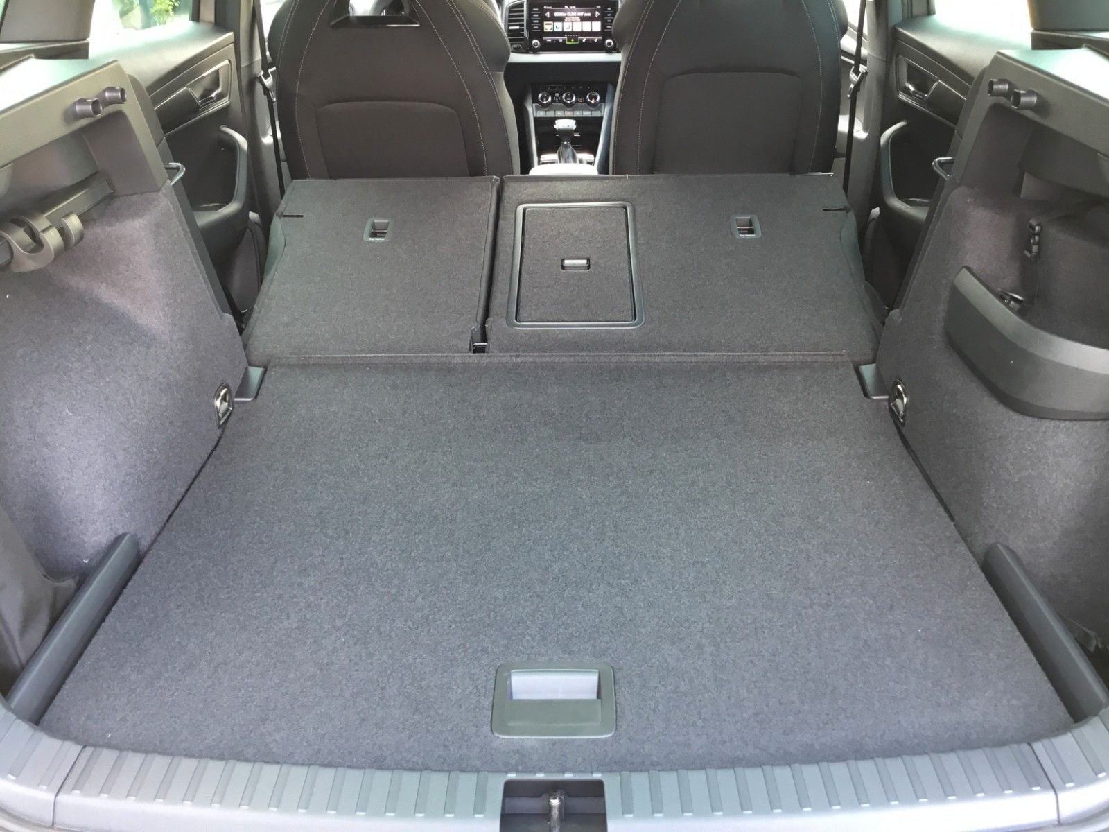 Fahrzeugabbildung SKODA Karoq 2.0l TSI DSG 4x4 Sportline+AHK+Matrix+Pano