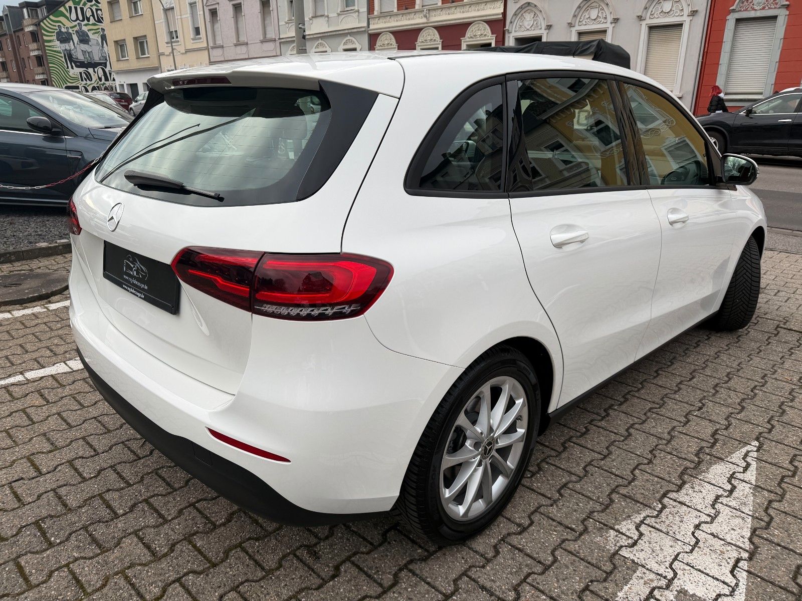 Fahrzeugabbildung Mercedes-Benz B 180 AUTOMATIK LED TEMPOMAT DAB 1-HAND MBUX