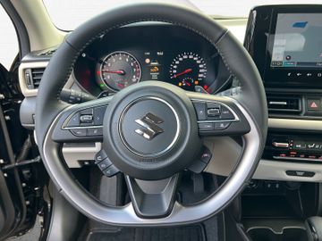 Fotografie 11 des Suzuki Swift 1.2 Dualjet Hybrid 61 kW Comfort+ AT NAVI