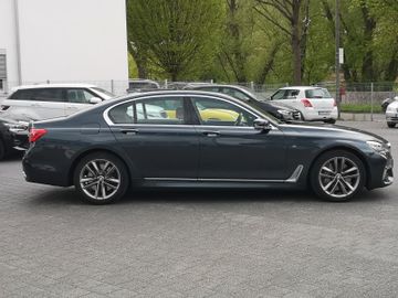 BMW 750 - 5