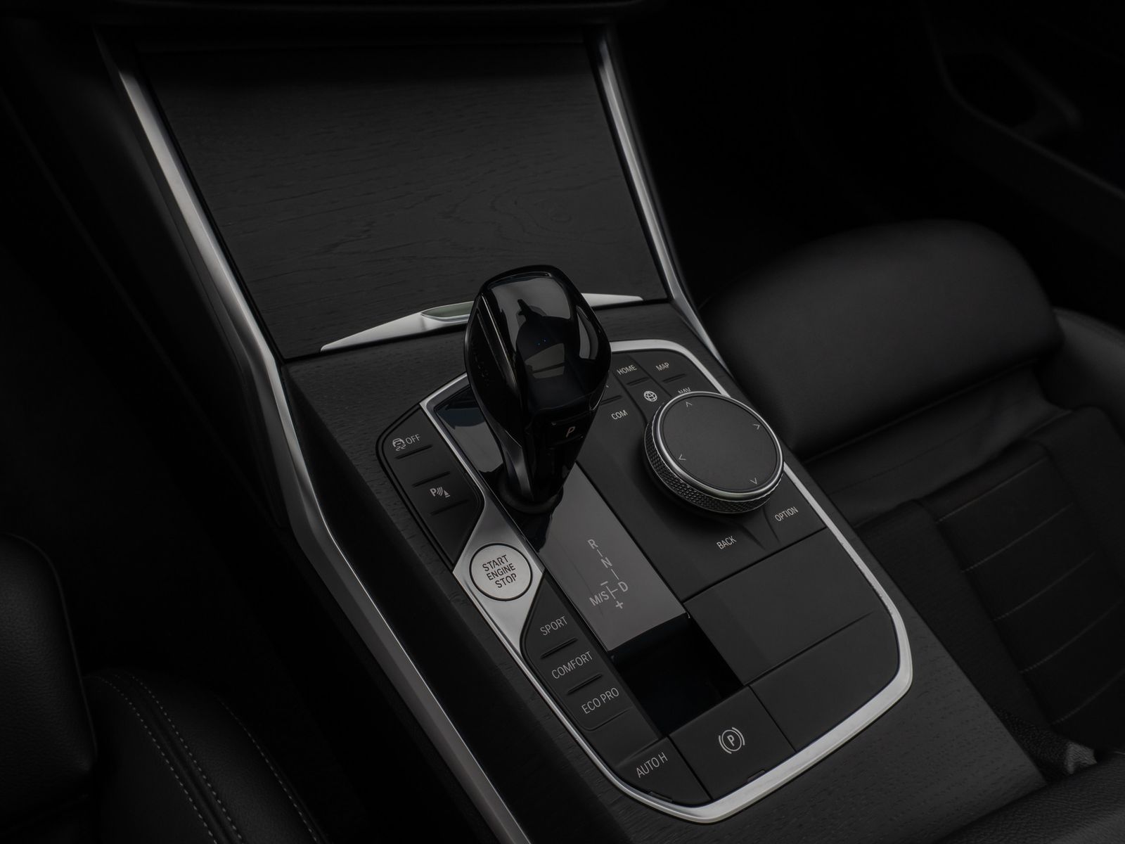 Fahrzeugabbildung BMW 320d SportLine Panorama DAB HiFi Stop&Go Komfort