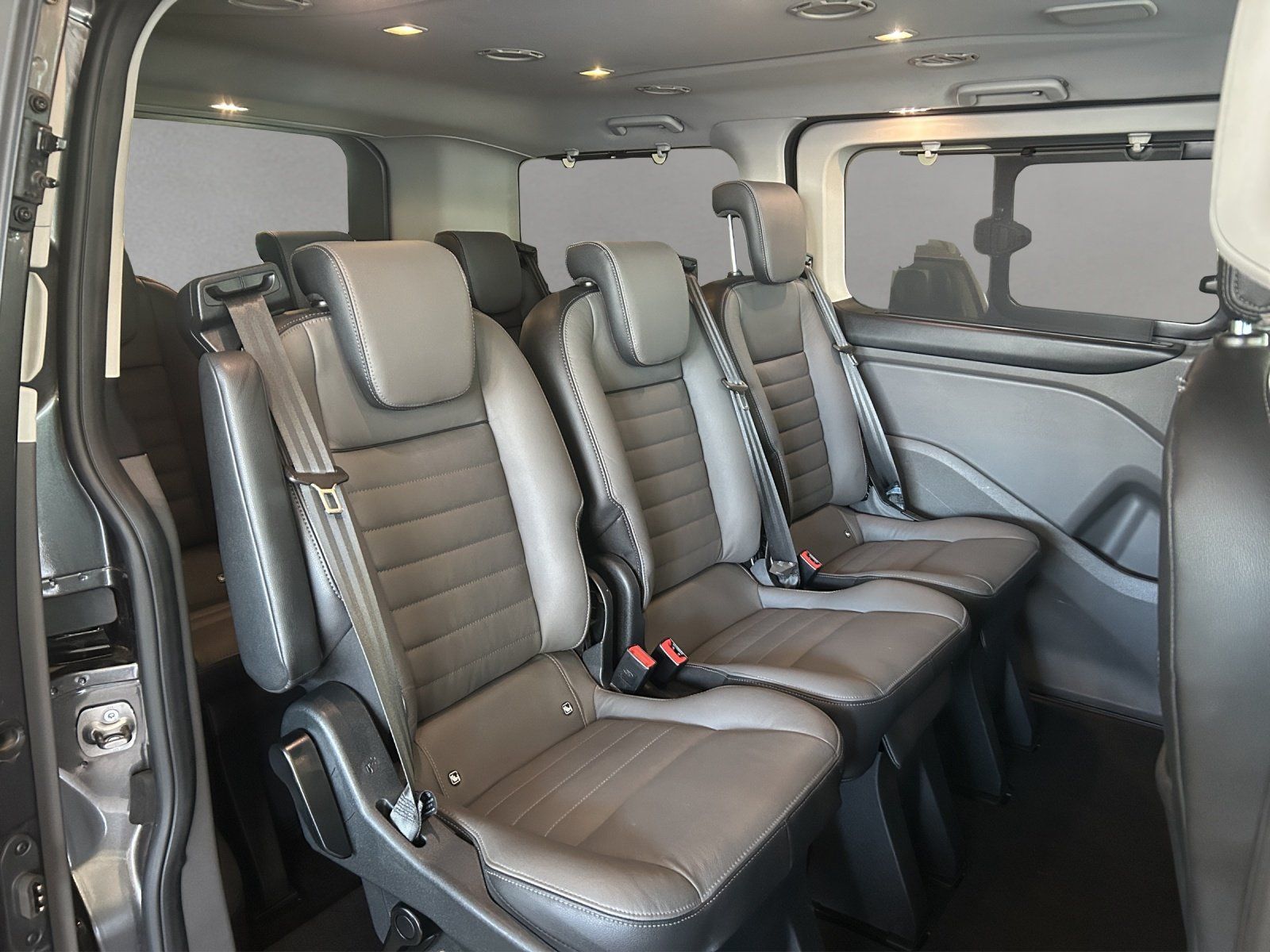 Fahrzeugabbildung Ford Ford Tourneo Custom Titanium X 320L1 Ecoblue
