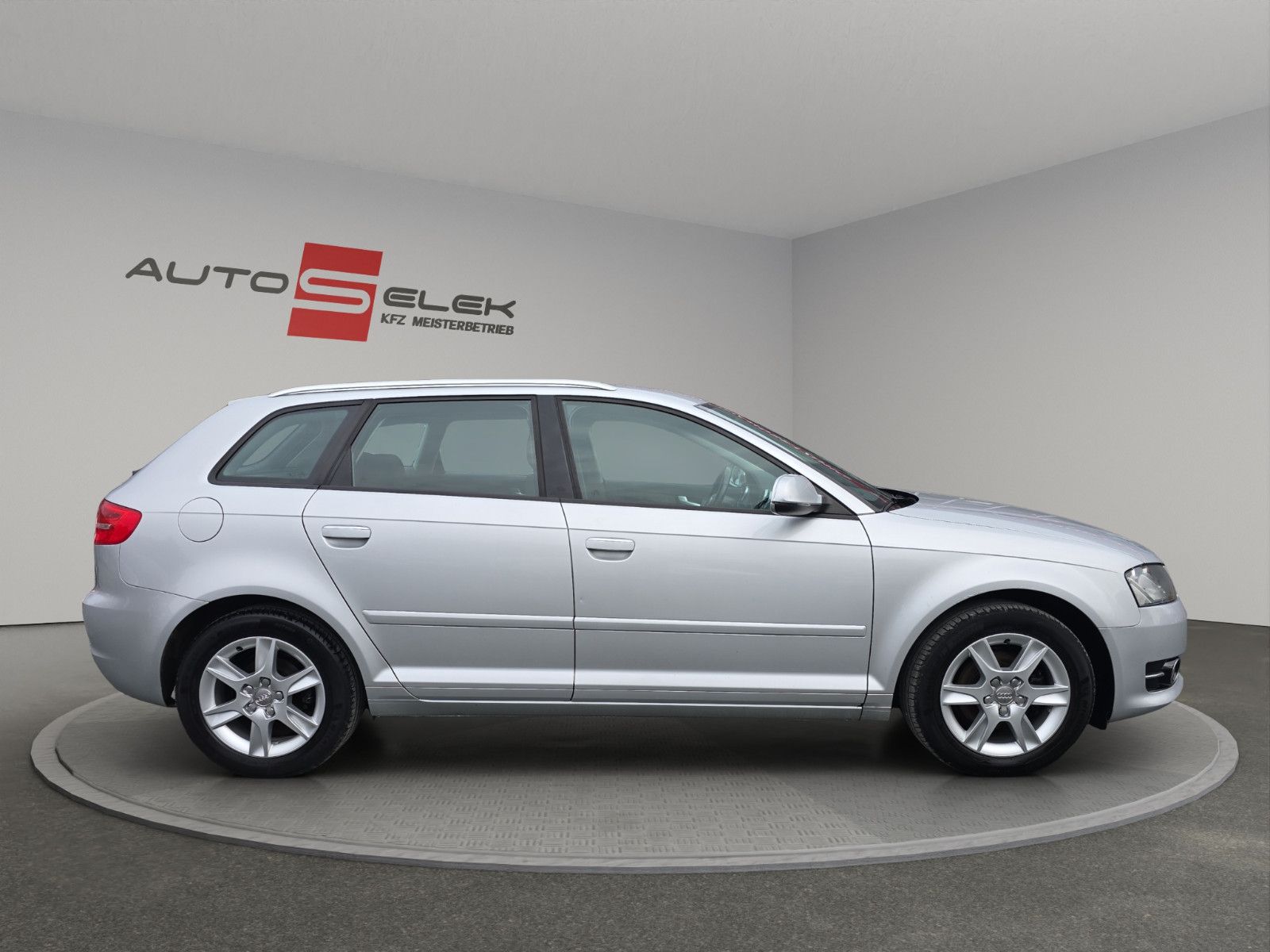 Fahrzeugabbildung Audi A3 Sportback 1.2 TFSI Attraction+Klima+SHZ