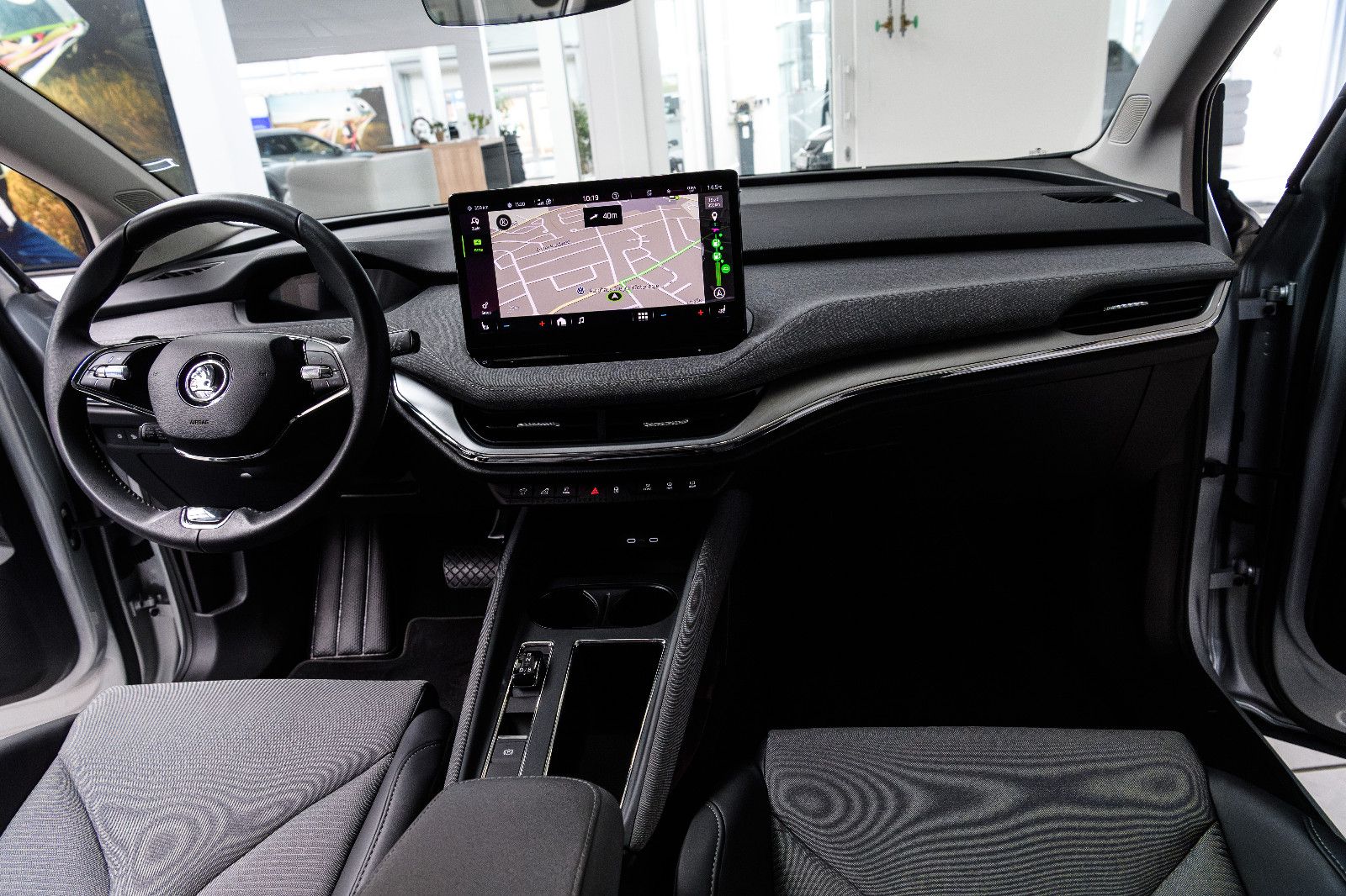 Fahrzeugabbildung SKODA Enyaq 60 Loft MATRIX-LED+RFK+NAVI+KEYLESS+SZH