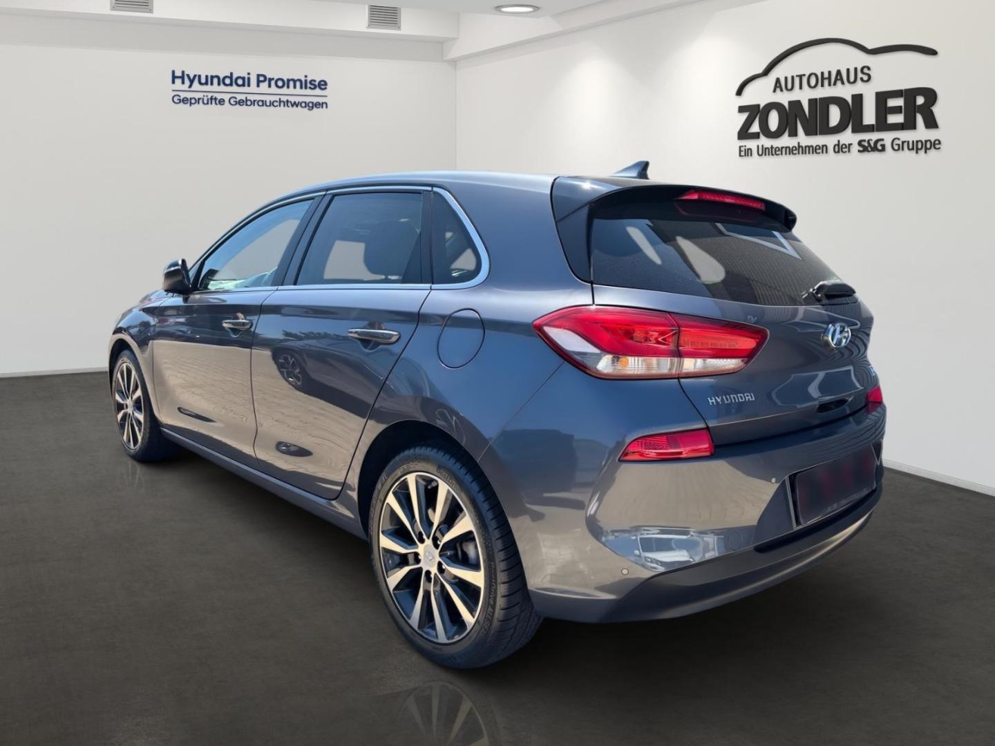 Hyundai i30 Intro LED Apple CarPlay Android Auto Mehrzon