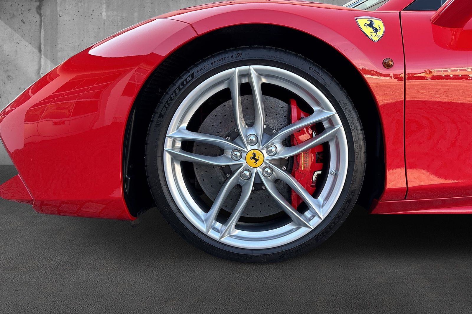 Fahrzeugabbildung Ferrari 488 Spider*Carbon*LED*Beifahrerdisplay*Dt. Auto*