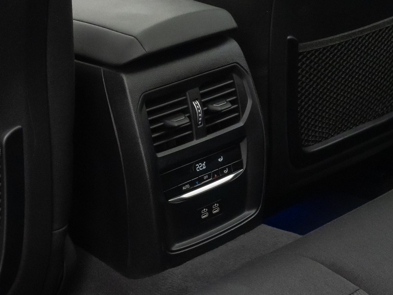 Fahrzeugabbildung BMW 330i AHK Kamera DAB Laser Panorama M Sport HIFi